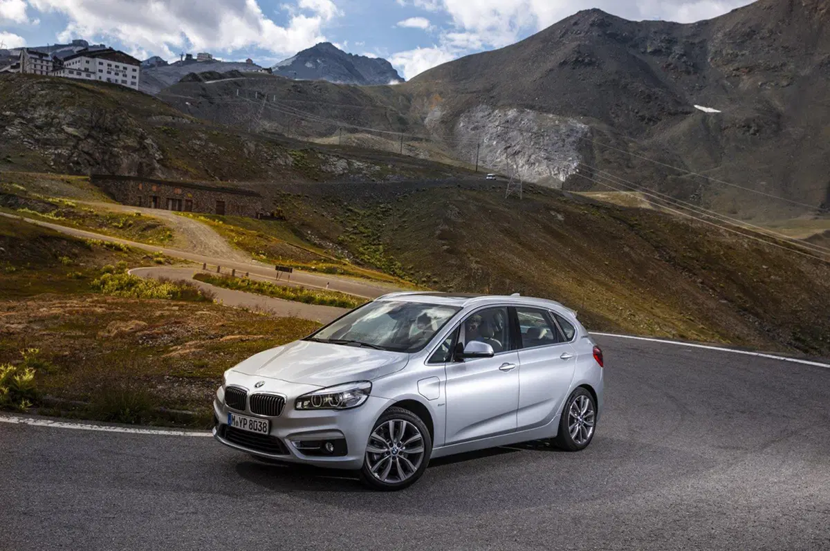 BMW 225xe: la Serie 2 Active Tourer diventa plug-in (16)