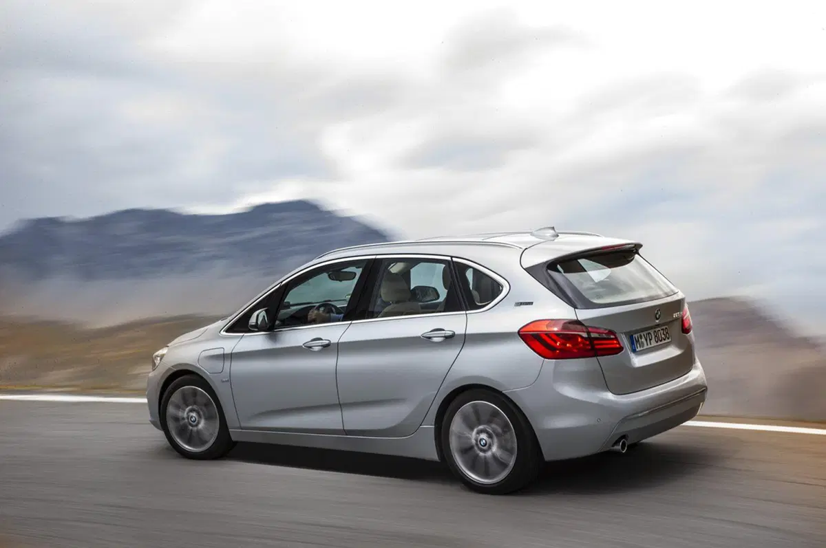 BMW 225xe: la Serie 2 Active Tourer diventa plug-in (18)