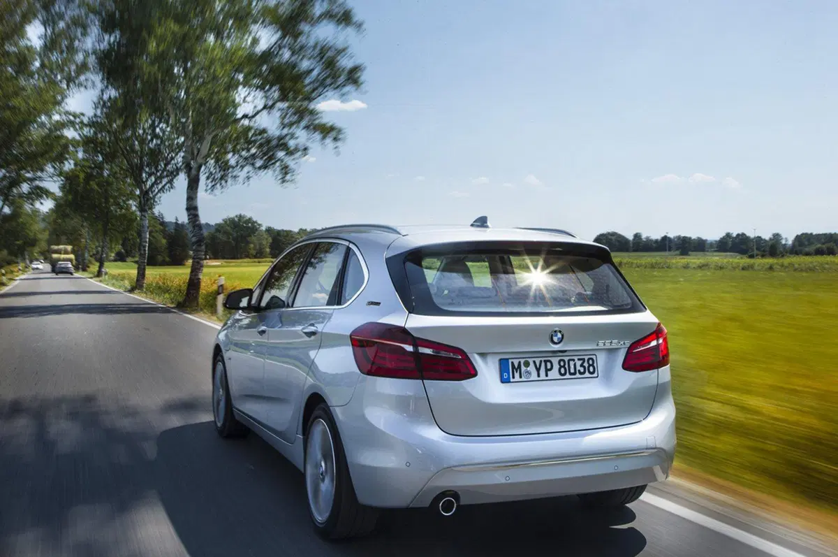 BMW 225xe: la Serie 2 Active Tourer diventa plug-in (20)
