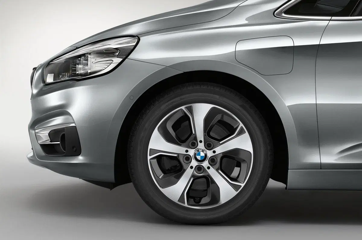 BMW 225xe: la Serie 2 Active Tourer diventa plug-in (23)