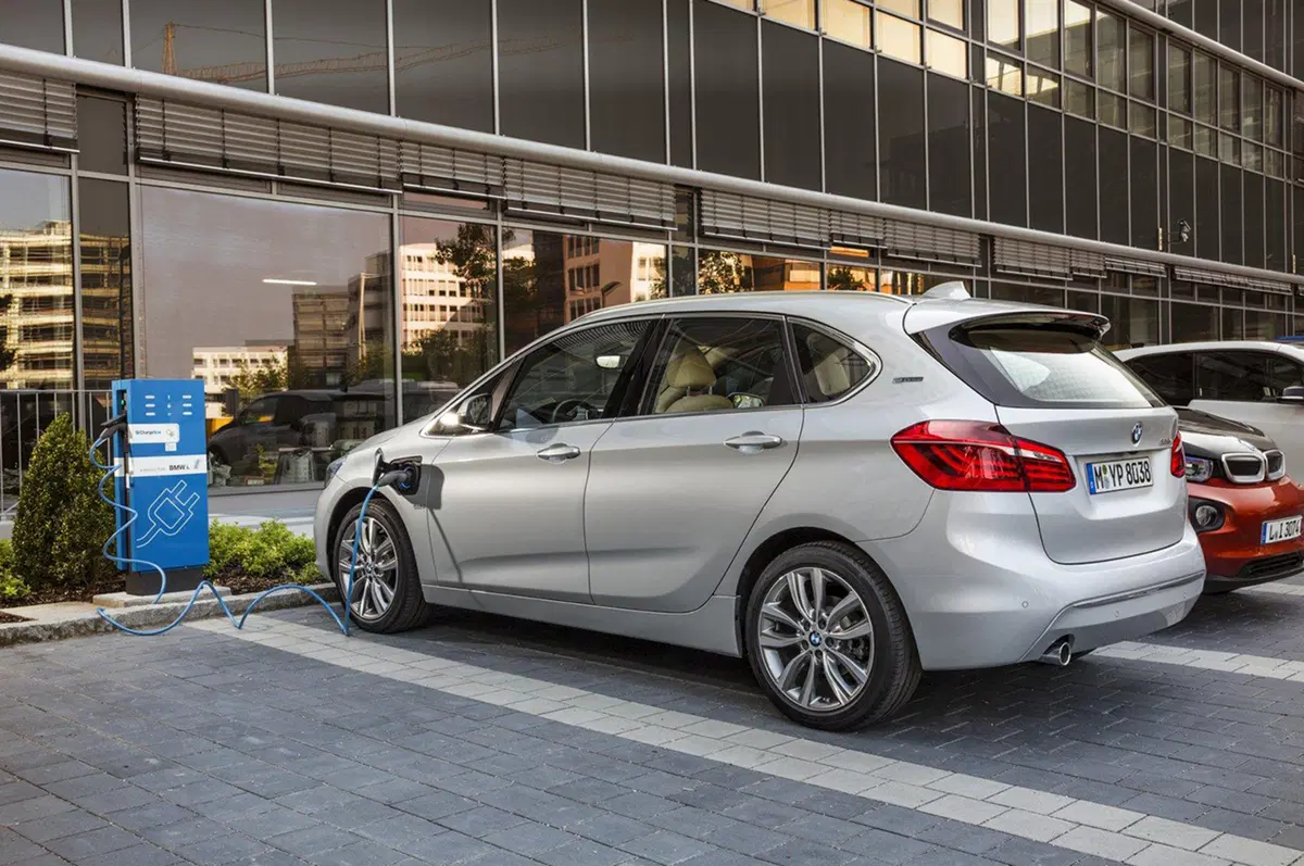 BMW 225xe: la Serie 2 Active Tourer diventa plug-in (25)