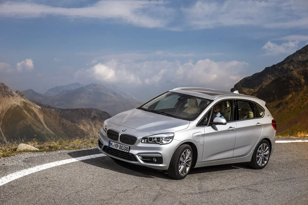 BMW 225xe: la Serie 2 Active Tourer diventa plug-in (26)