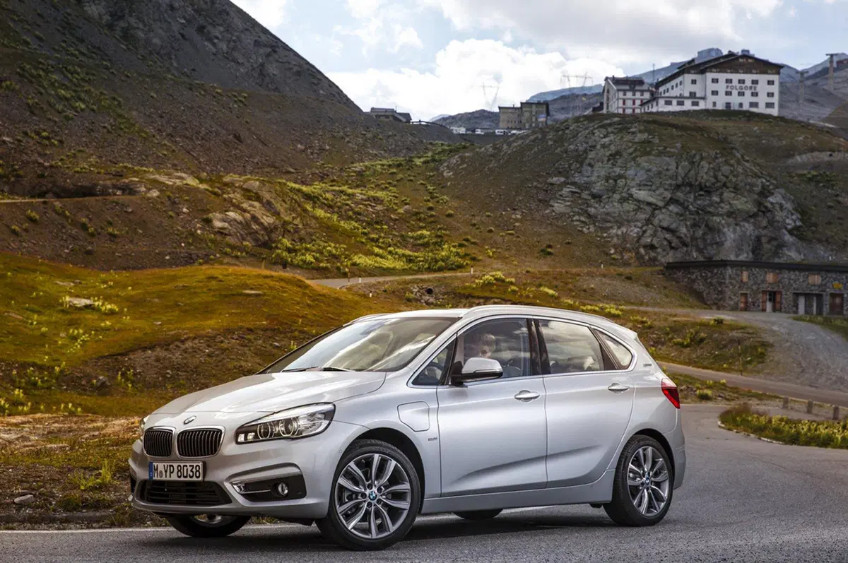 BMW 225xe: la Serie 2 Active Tourer diventa plug-in (27)