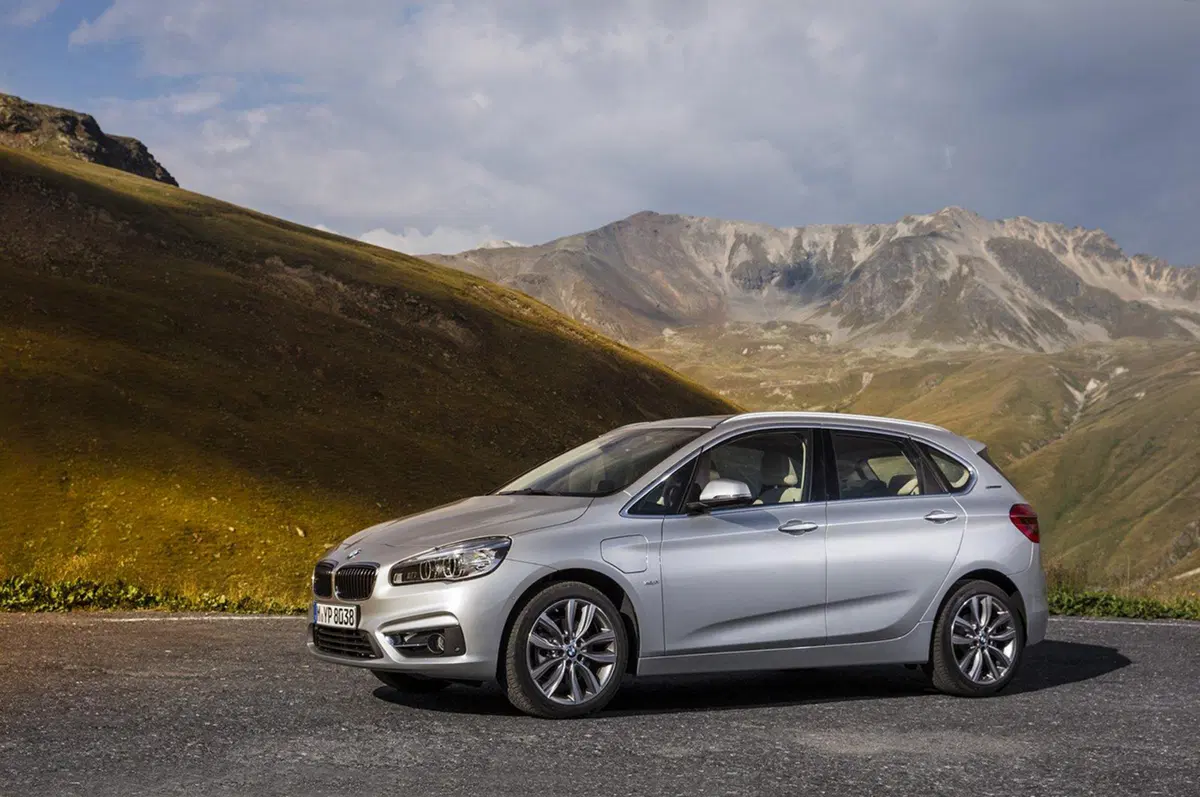 BMW 225xe: la Serie 2 Active Tourer diventa plug-in (28)