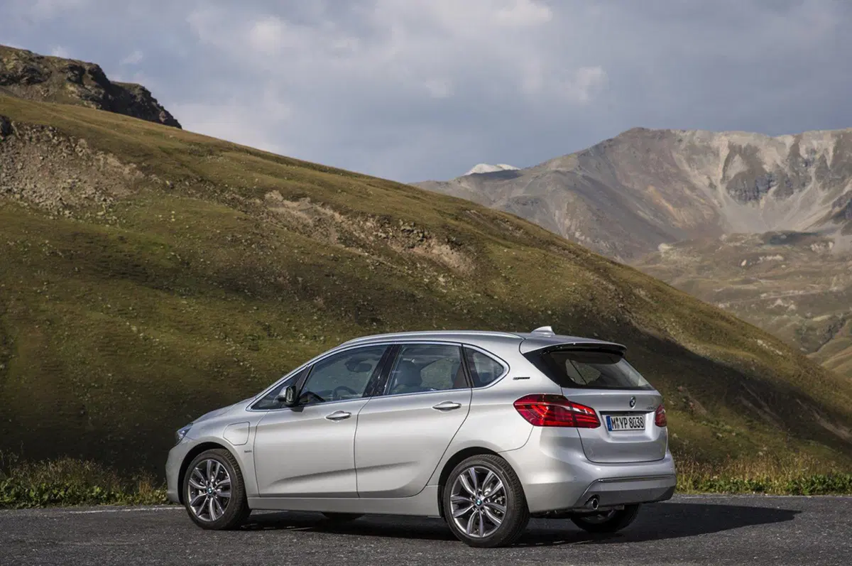 BMW 225xe: la Serie 2 Active Tourer diventa plug-in (29)