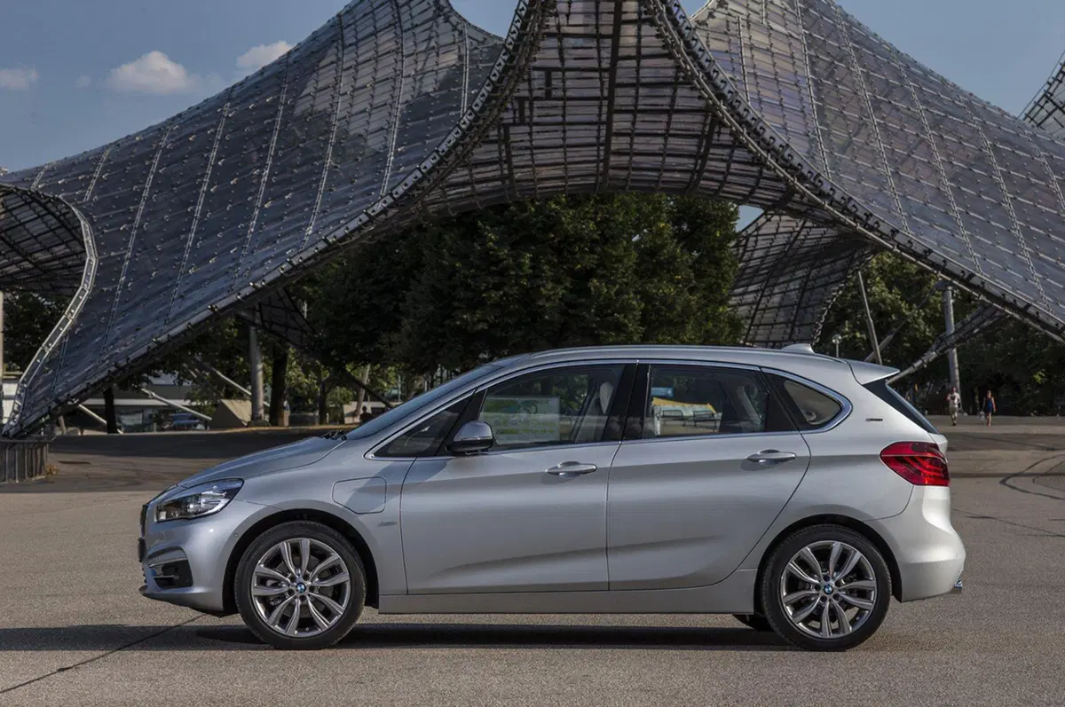 BMW 225xe: la Serie 2 Active Tourer diventa plug-in (32)