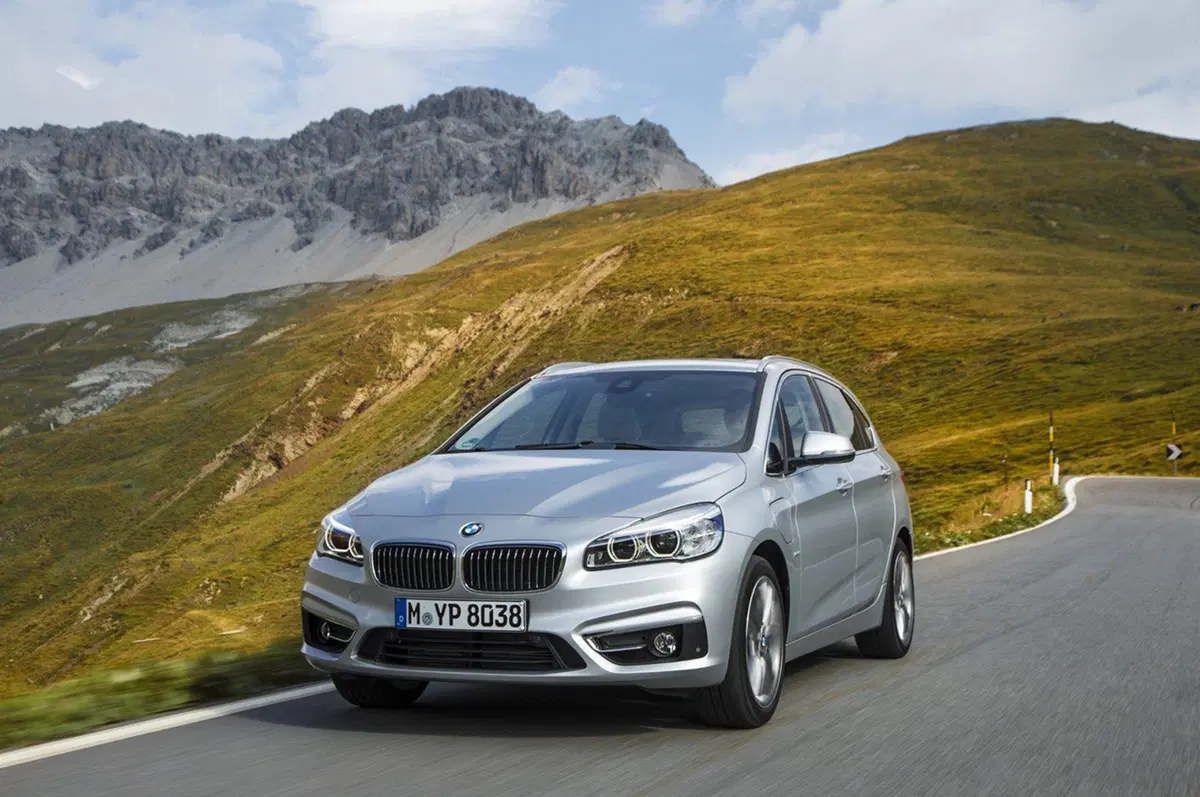 BMW 225xe: la Serie 2 Active Tourer diventa plug-in (38)