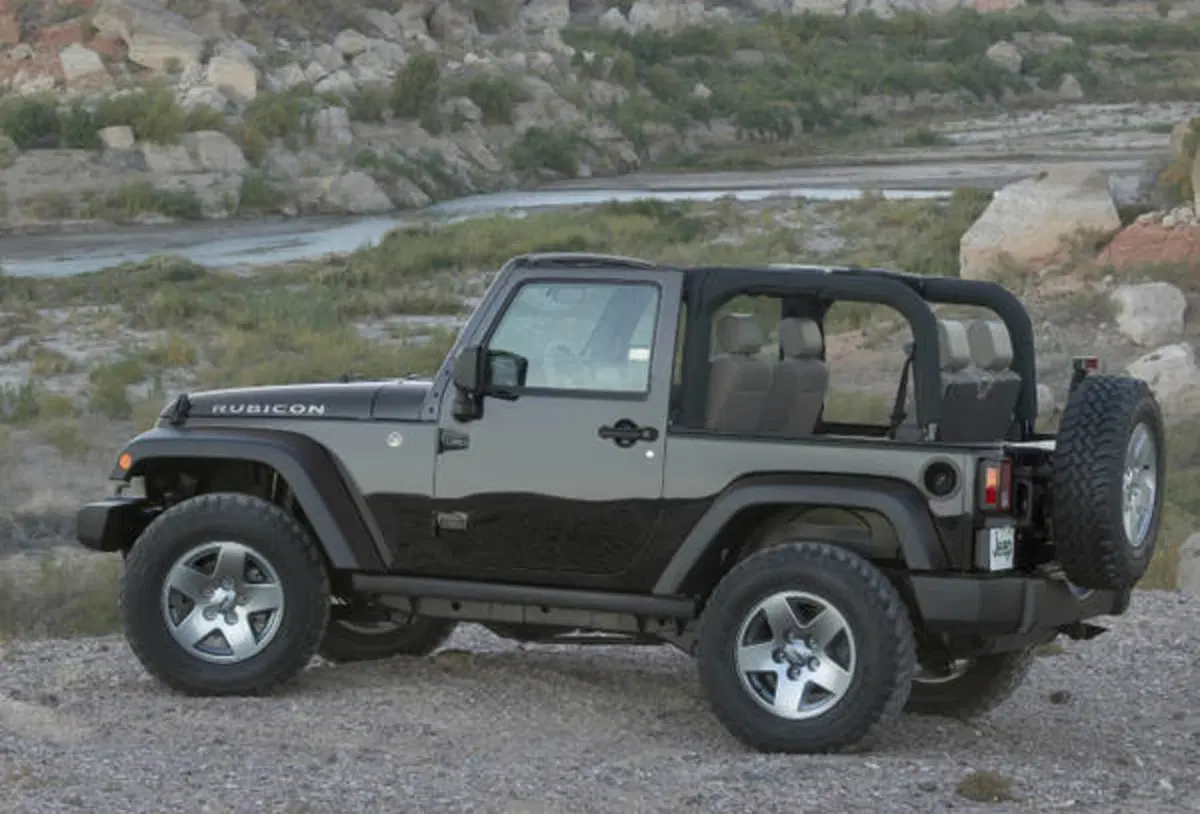 Jeep Wrangler, la prossima sarà anche pick-up (2)