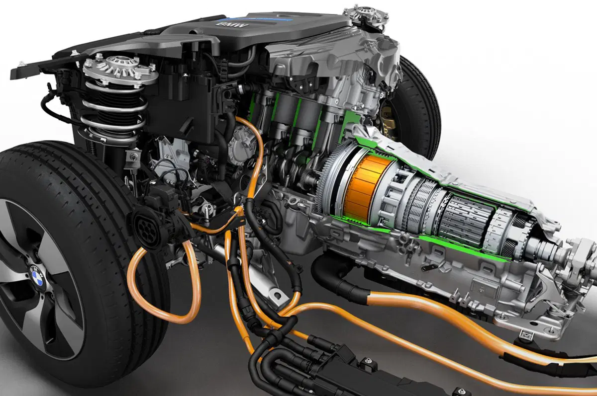 BMW 330e, la Serie 3 diventa anche plug-in hybrid (19)