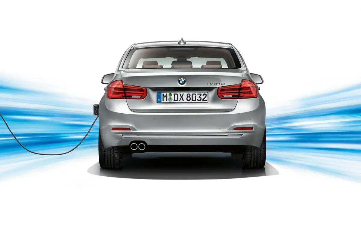 BMW 330e, la Serie 3 diventa anche plug-in hybrid (27)