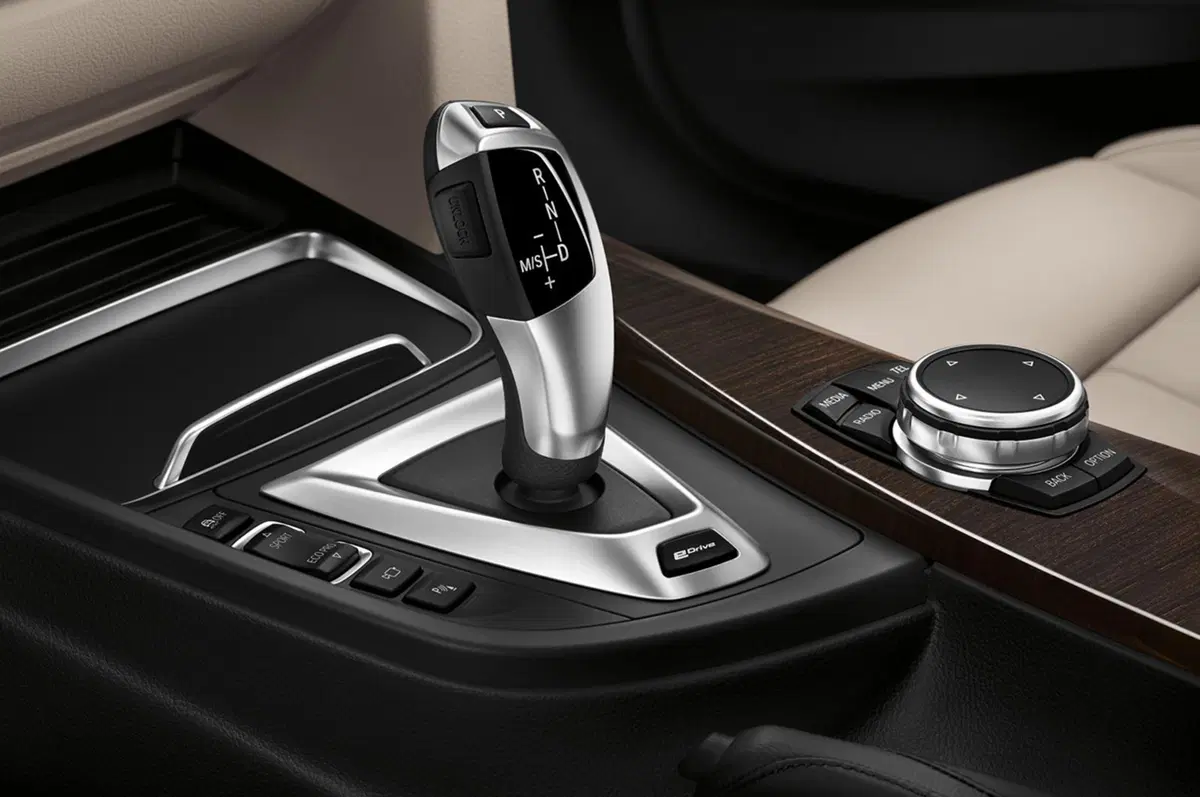 BMW 330e, la Serie 3 diventa anche plug-in hybrid (34)