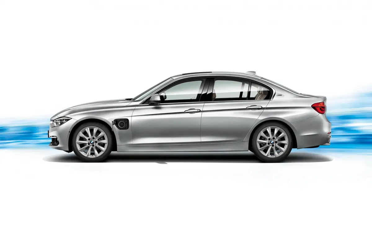 BMW 330e, la Serie 3 diventa anche plug-in hybrid (35)