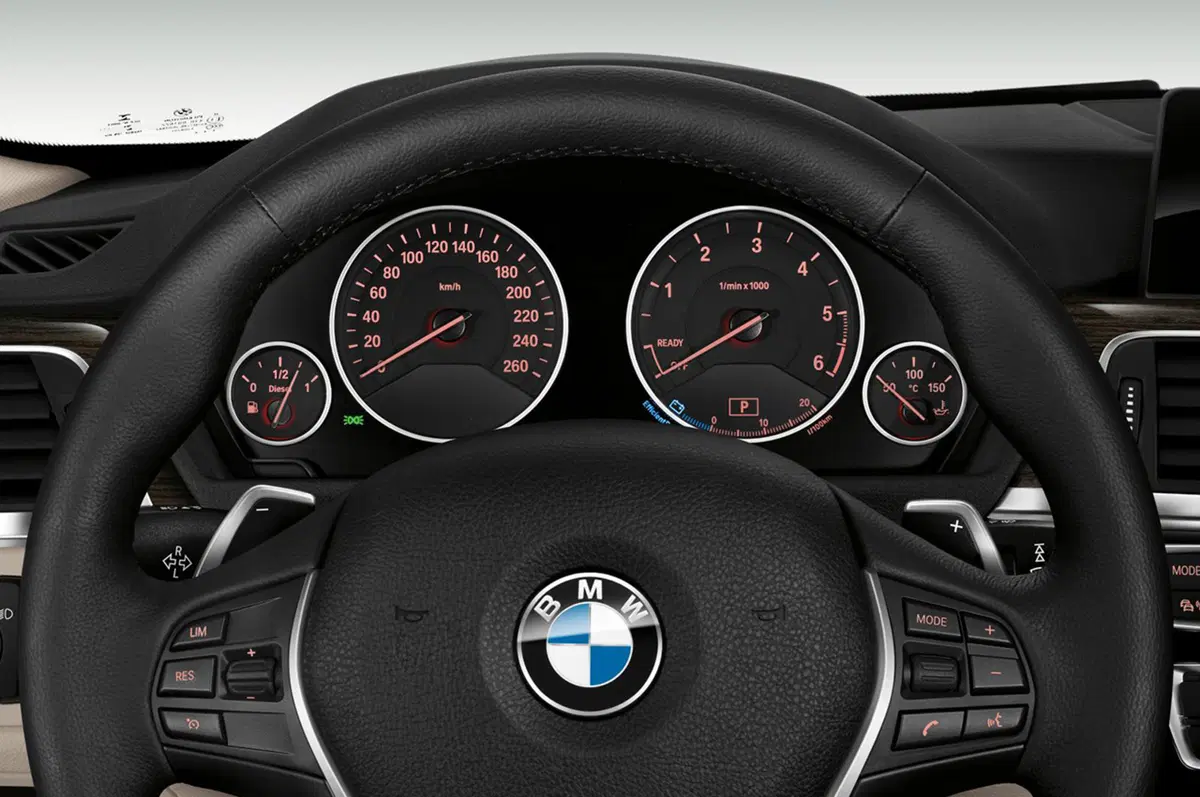 BMW 330e, la Serie 3 diventa anche plug-in hybrid (39)