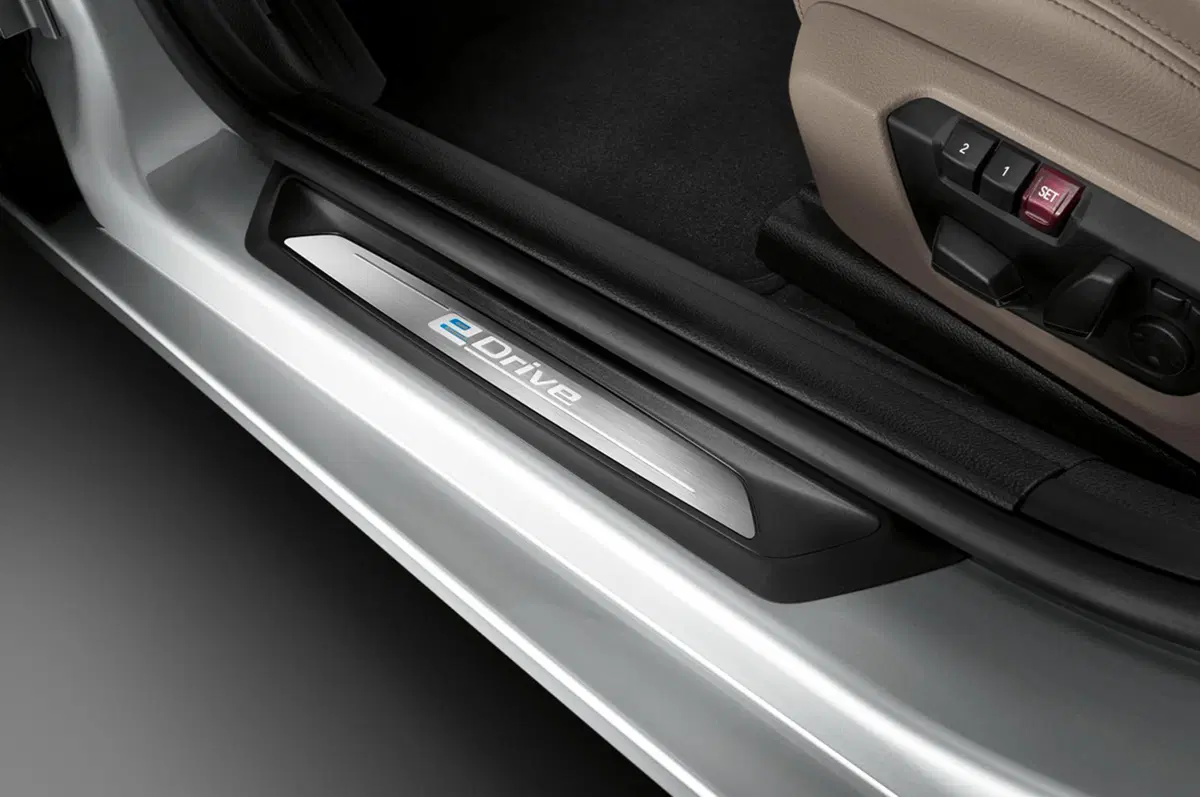 BMW 330e, la Serie 3 diventa anche plug-in hybrid (40)