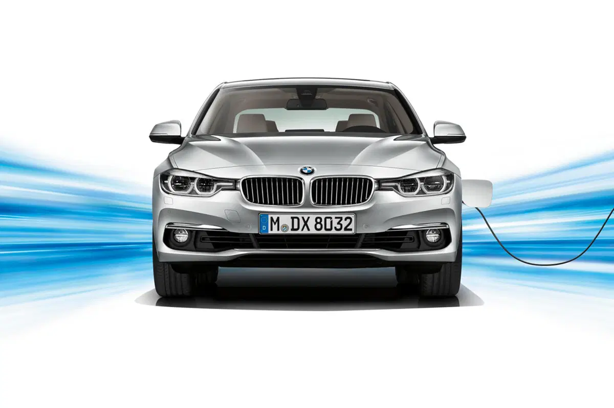 BMW 330e, la Serie 3 diventa anche plug-in hybrid (43)