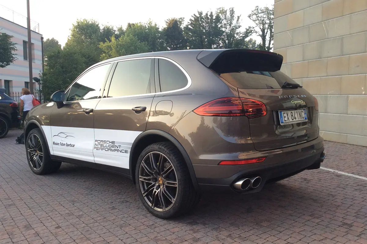 Porsche e-hybrid: sportività ed ecologia (2)