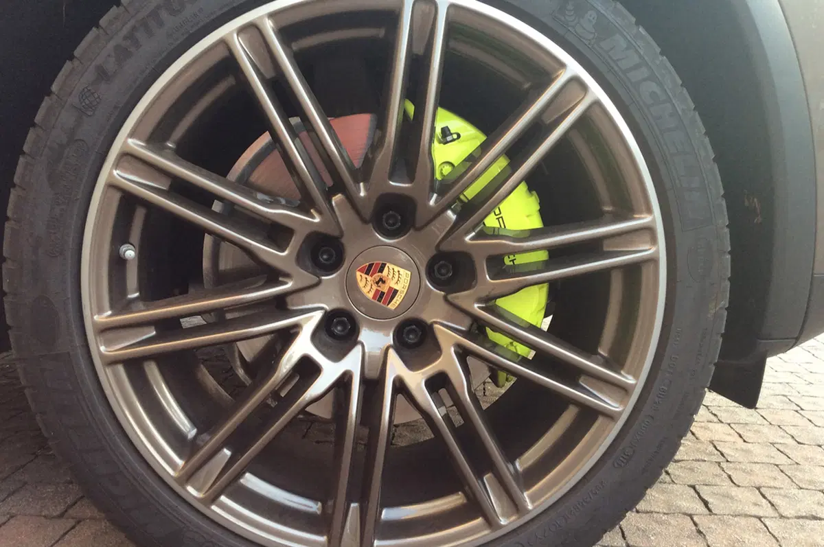 Porsche e-hybrid: sportività ed ecologia (18)