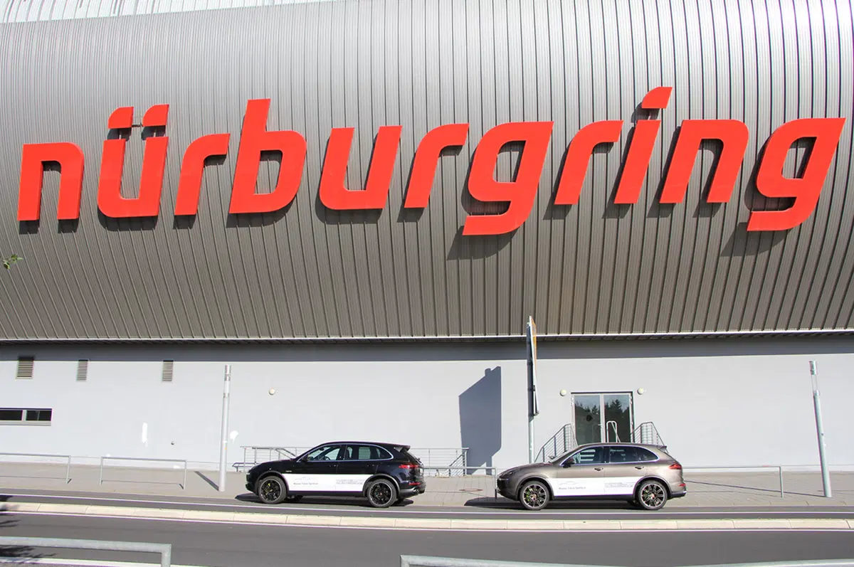Porsche e-hybrid: sportività ed ecologia (24)