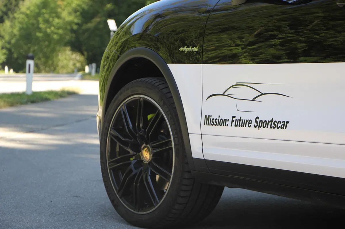 Porsche e-hybrid: sportività ed ecologia (30)