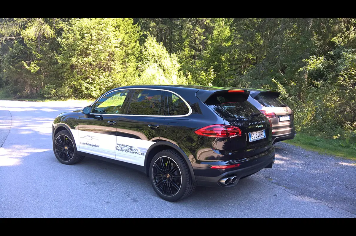 Porsche e-hybrid: sportività ed ecologia (36)