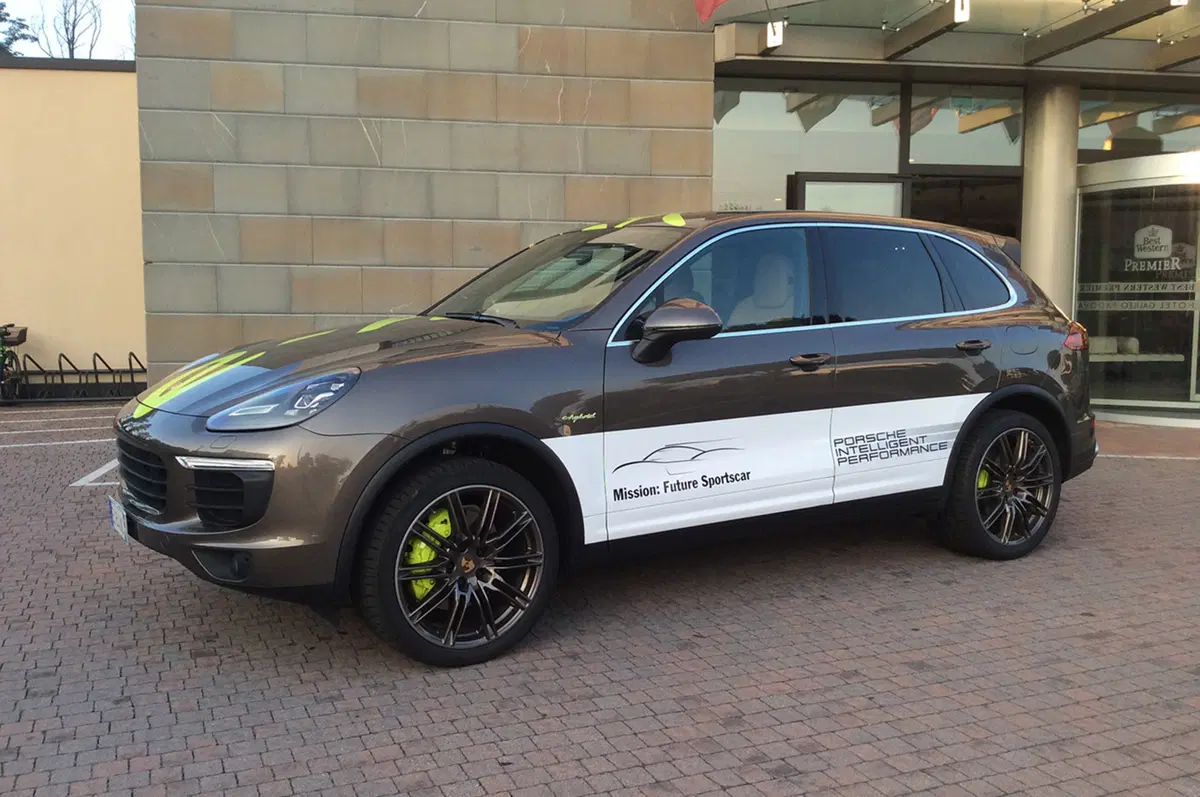 Porsche e-hybrid: sportività ed ecologia (70)