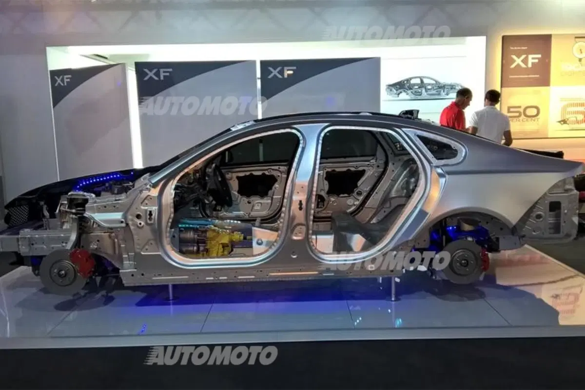 Capelett, Jaguar: «L'alluminio rende la nuova XF agile, sicura ed efficiente» (2)
