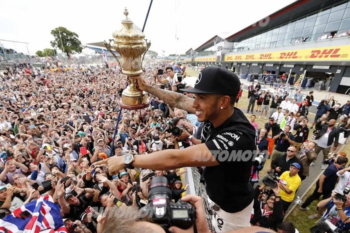 Hamilton: «La passione Ferrari scorre nelle vene degli Italiani. Li ammiro» (4)