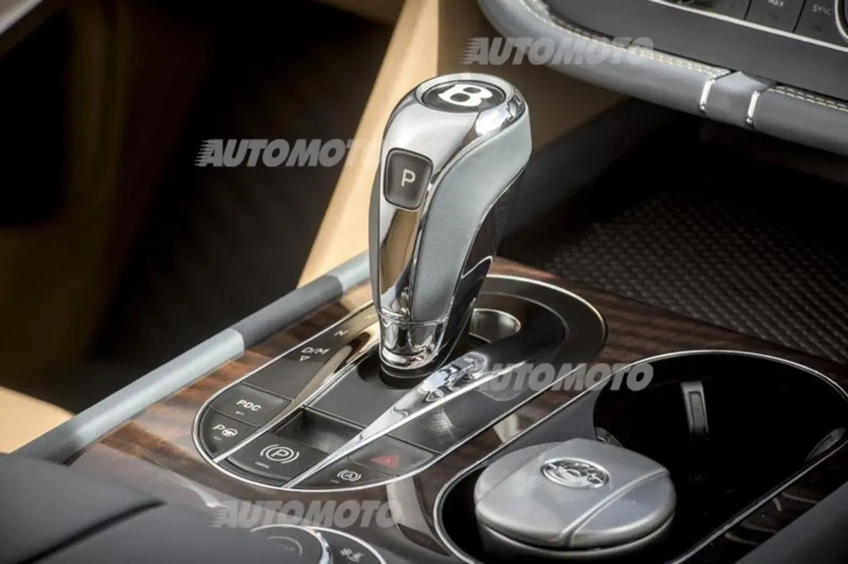 Bentley Bentayga: ecco il SUV da 301 km/h (23)
