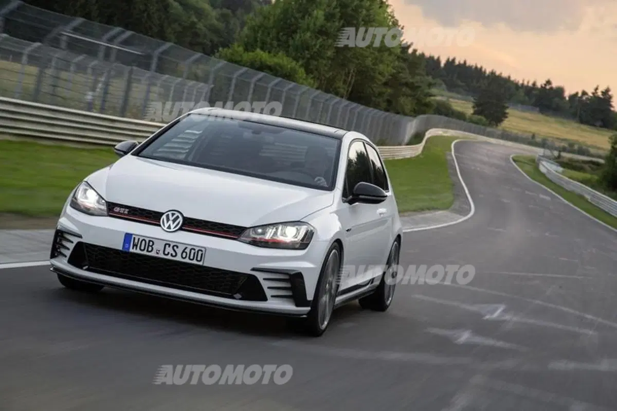 Volkswagen Golf GTI Clubsport: con 265 CV e overboost spaventa la "R" (10)