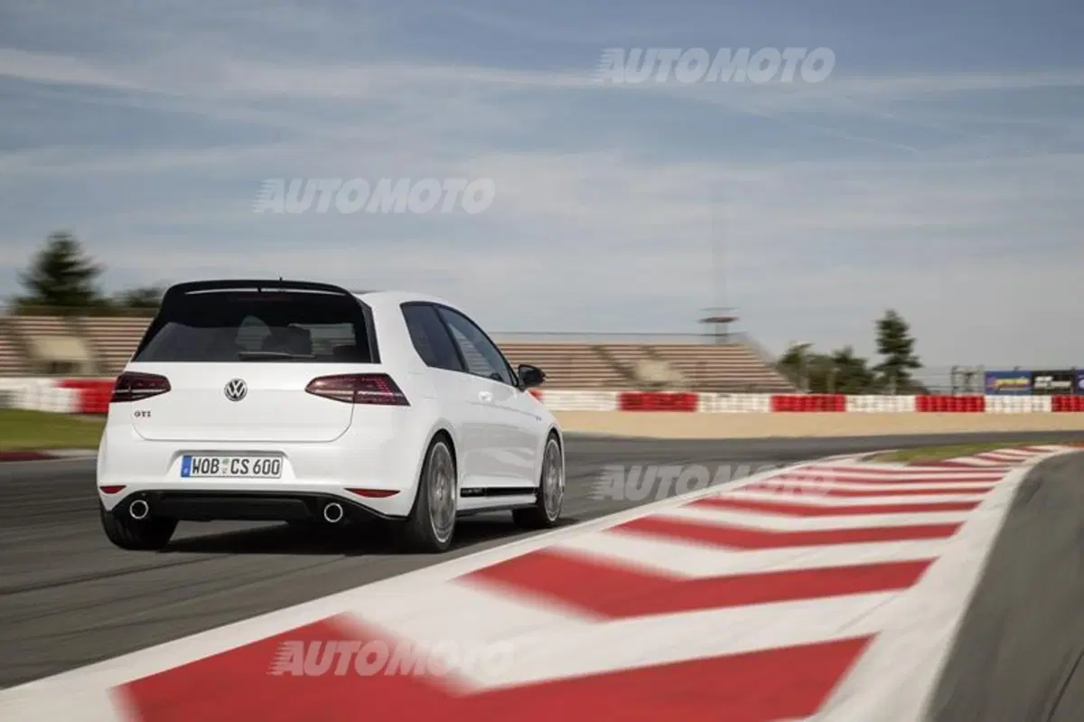 Volkswagen Golf GTI Clubsport: con 265 CV e overboost spaventa la "R" (13)