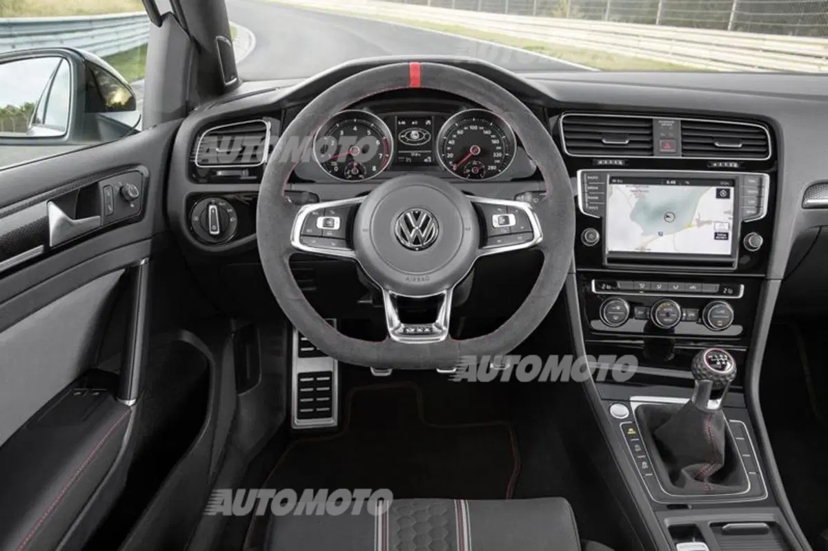 Volkswagen Golf GTI Clubsport: con 265 CV e overboost spaventa la "R" (18)