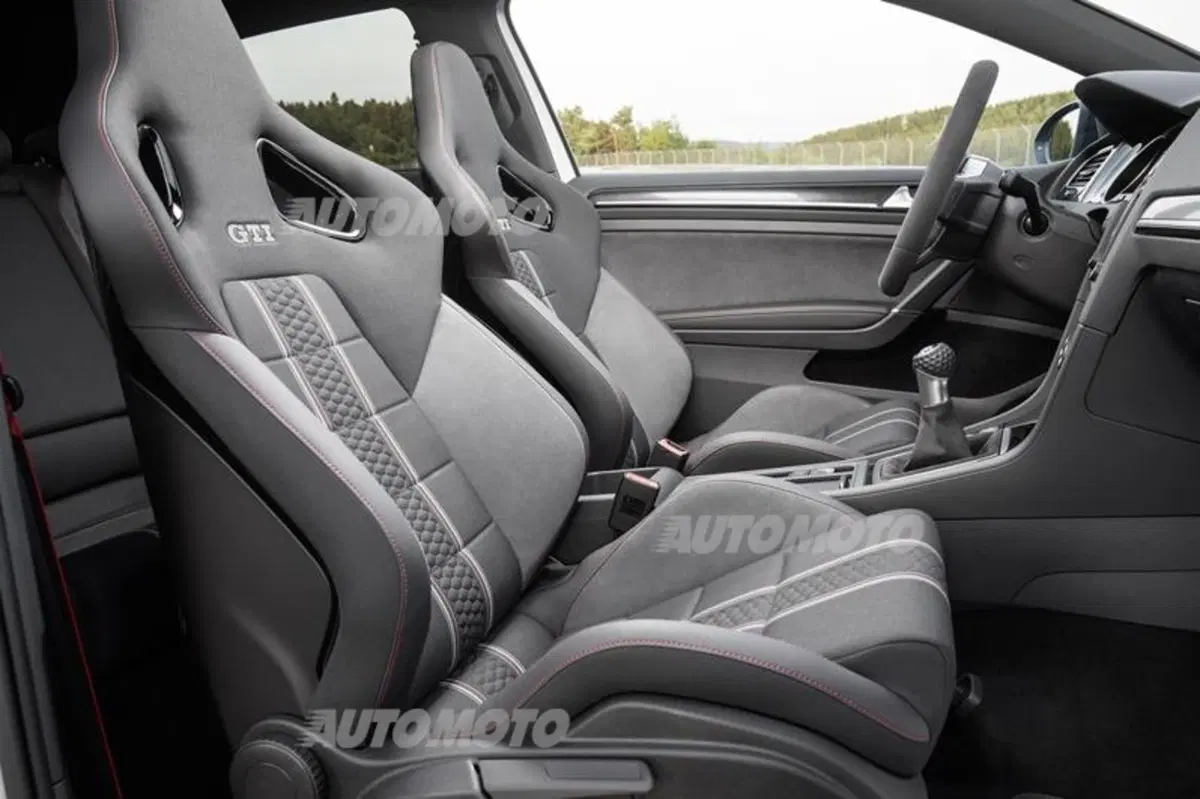 Volkswagen Golf GTI Clubsport: con 265 CV e overboost spaventa la "R" (19)