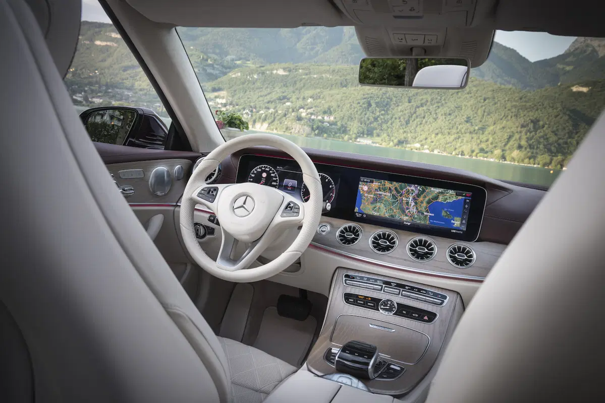 Mercedes Classe E Cabrio: per tetto il cielo (14)