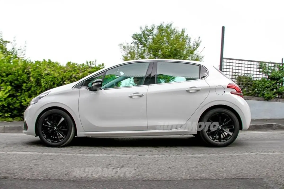 Peugeot 208 restyling (3)