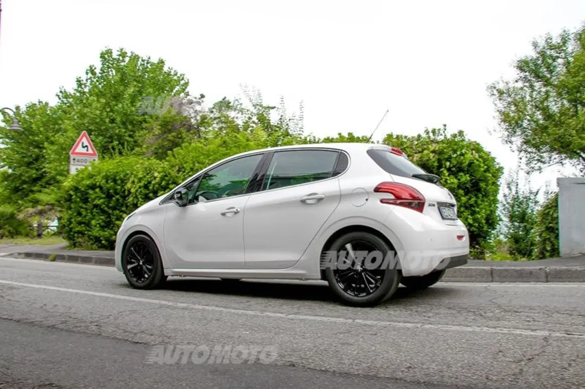 Peugeot 208 restyling (4)