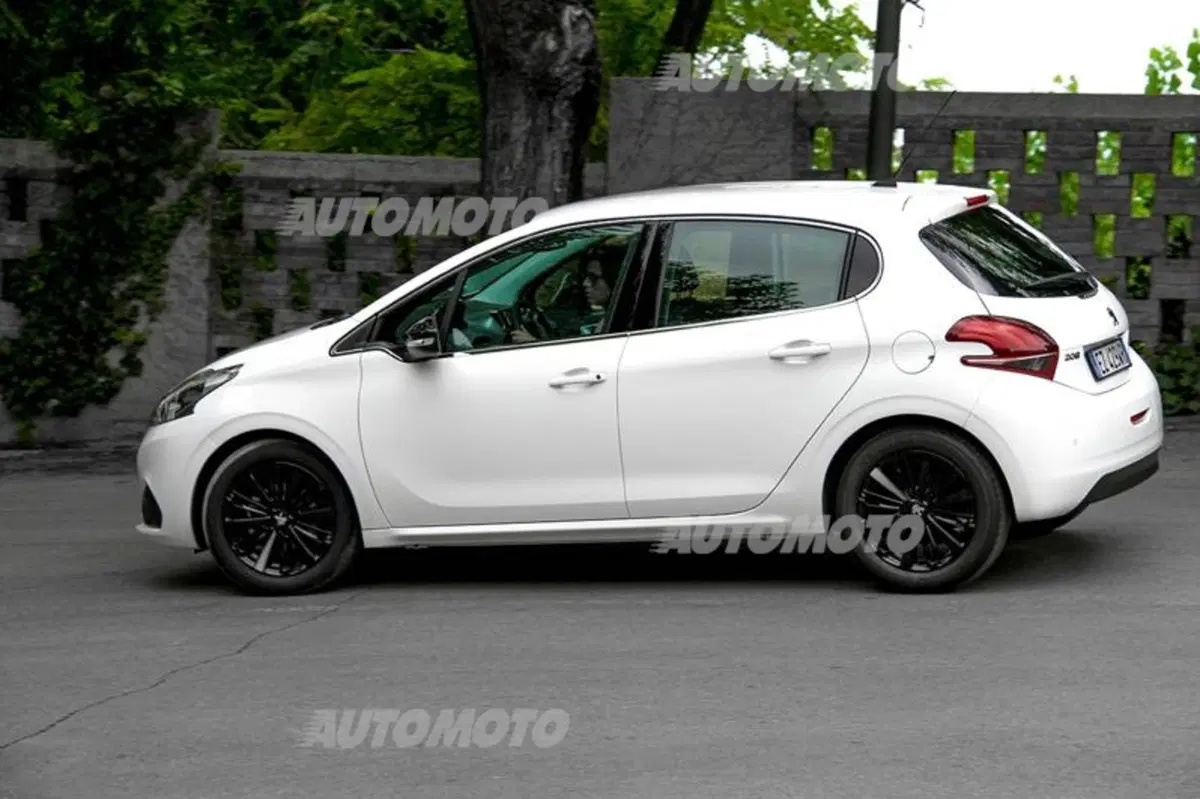 Peugeot 208 restyling (10)