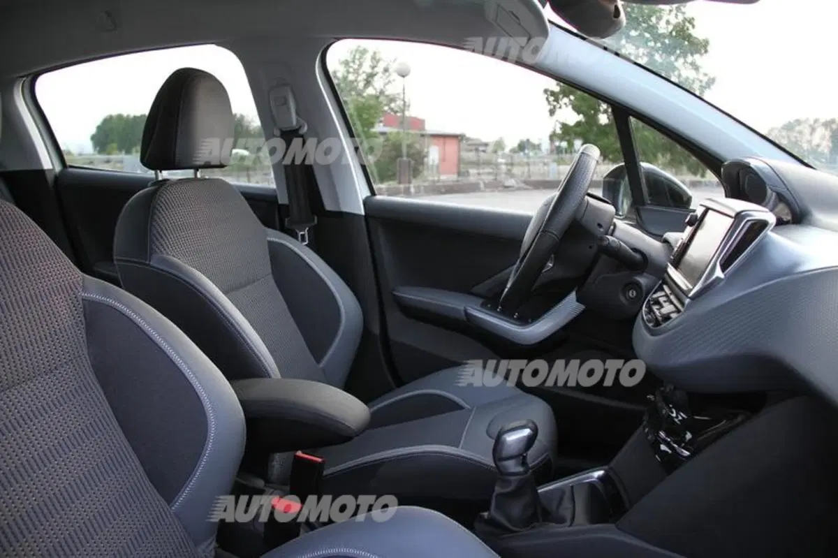 Peugeot 208 restyling (15)