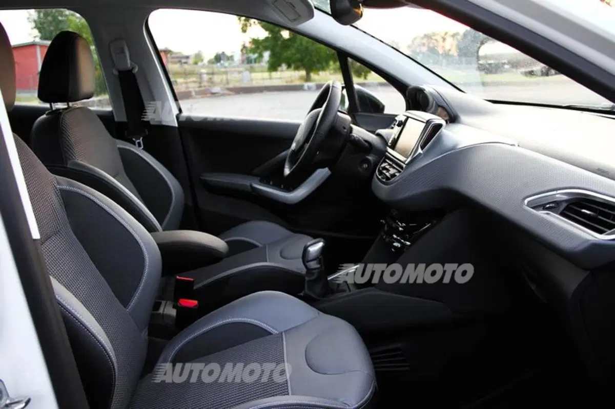 Peugeot 208 restyling (16)
