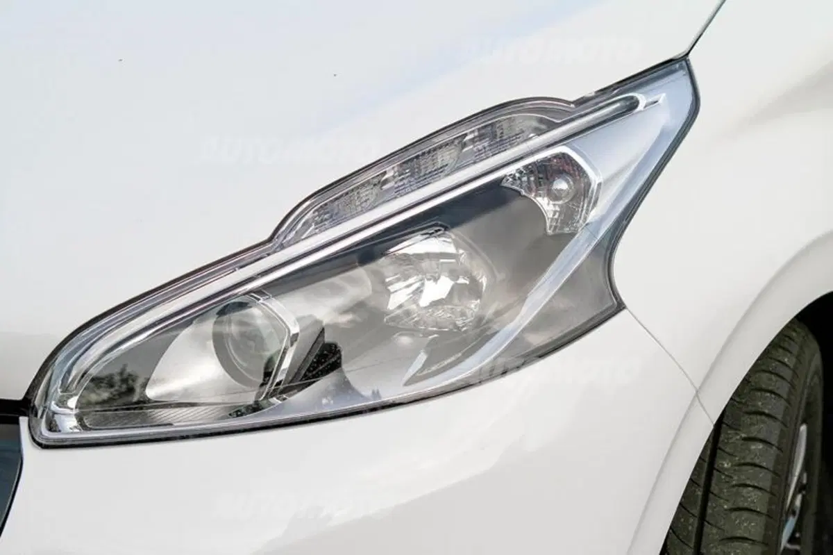 Peugeot 208 restyling (17)