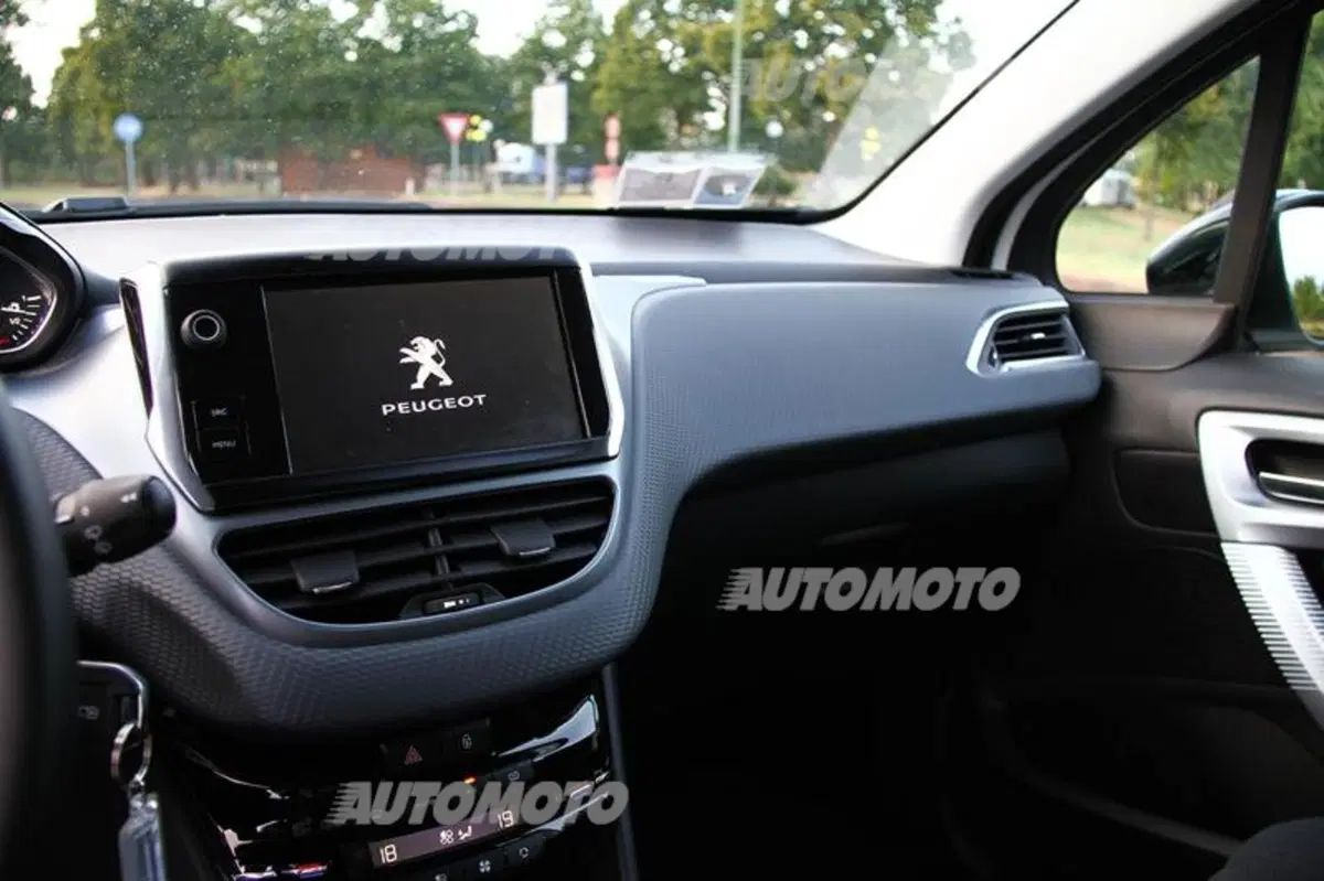 Peugeot 208 restyling (20)