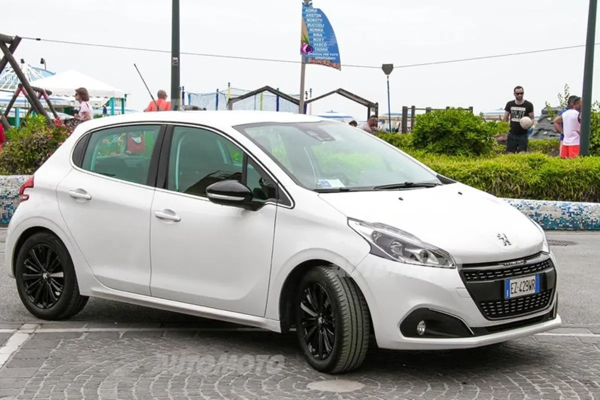 Peugeot 208 restyling (21)