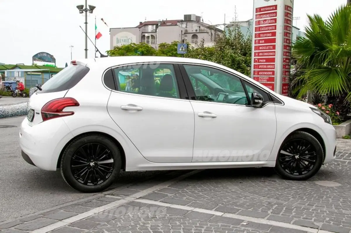 Peugeot 208 restyling (22)