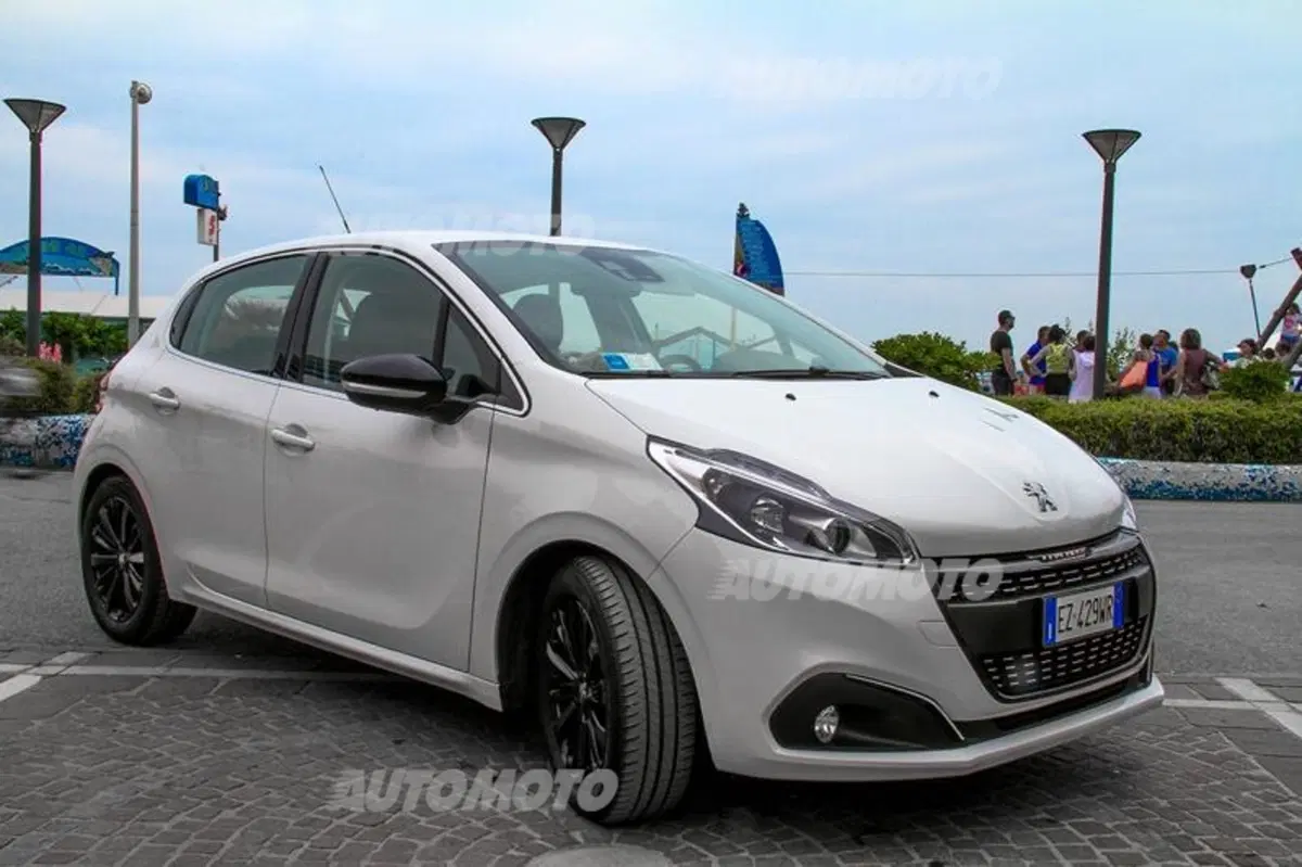 Peugeot 208 restyling (23)