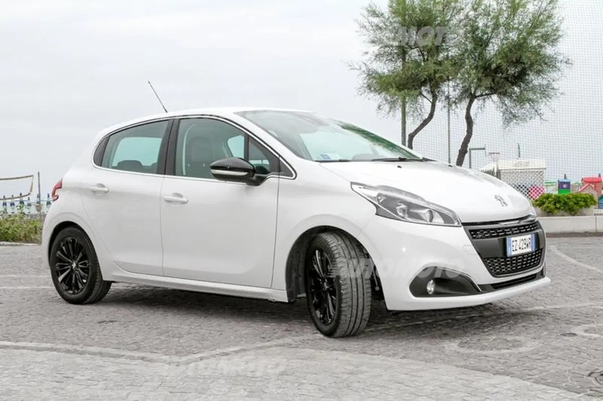 Peugeot 208 restyling (26)