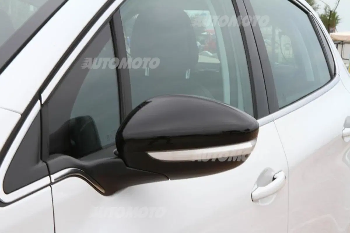 Peugeot 208 restyling (28)