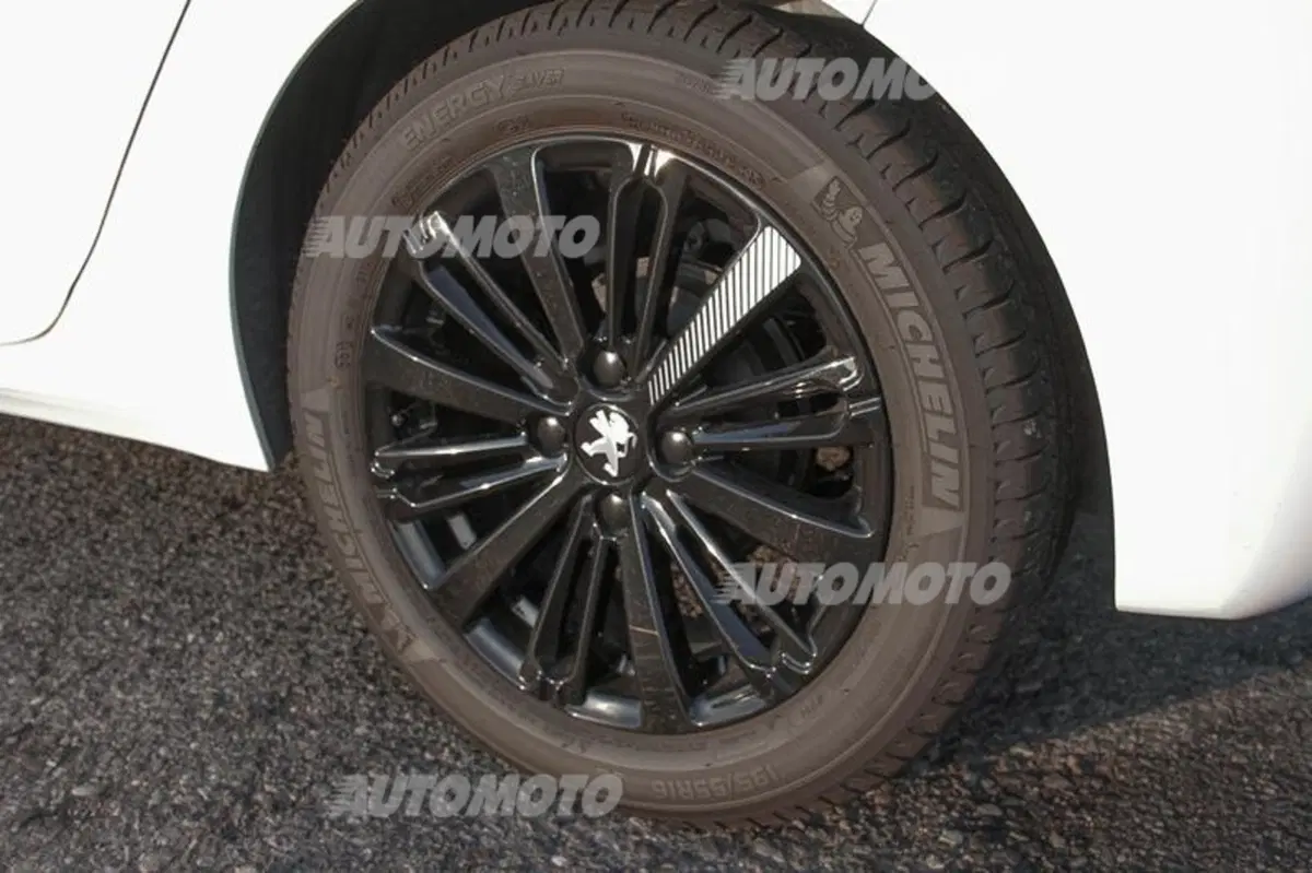 Peugeot 208 restyling (39)