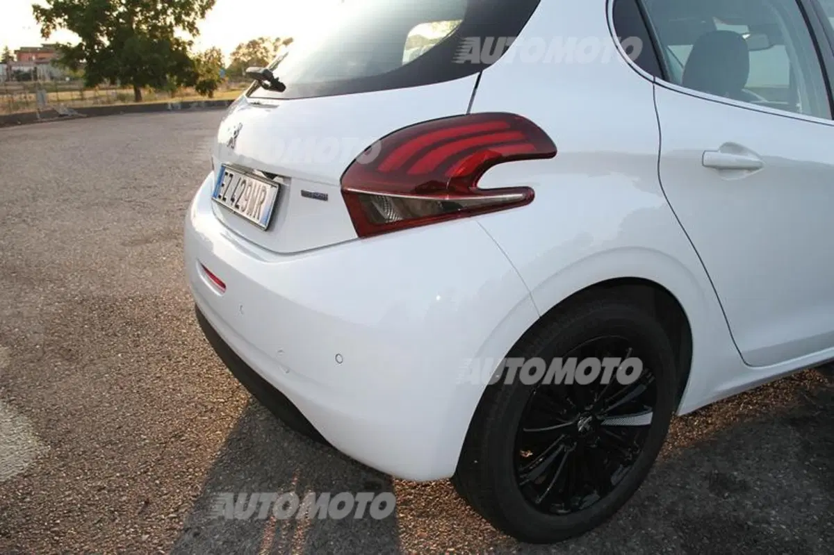 Peugeot 208 restyling (40)