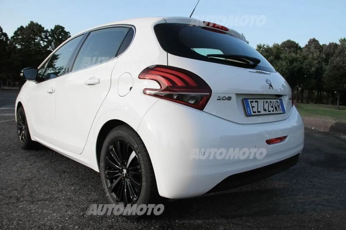 Peugeot 208 restyling (41)