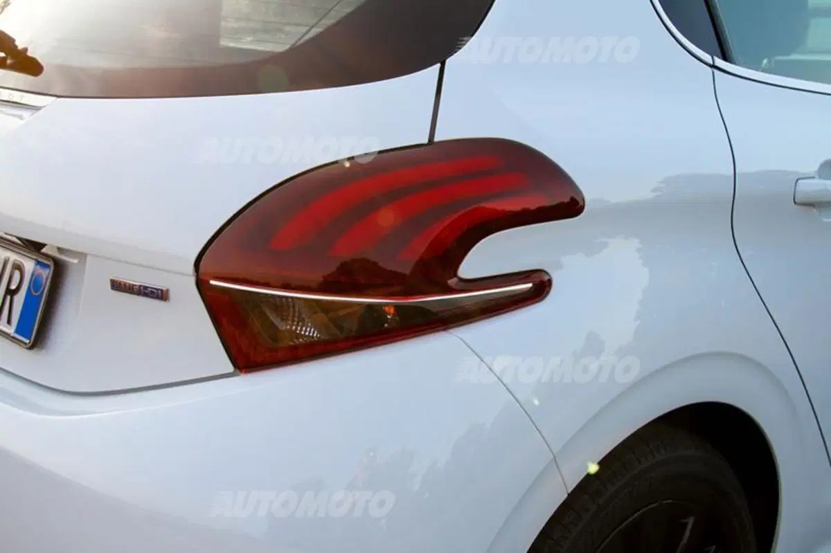 Peugeot 208 restyling (42)
