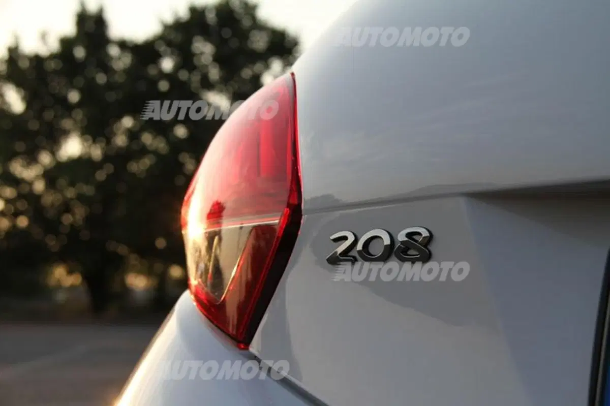 Peugeot 208 restyling (44)